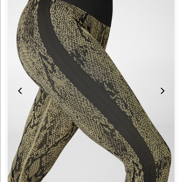 Fabletics High-Waisted Seamless Snakeskin 7/8 - Picture 2 of 5